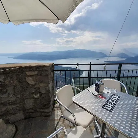 アパート Casa Chia Lago Maggiore ラヴェーノ・モンベッロ